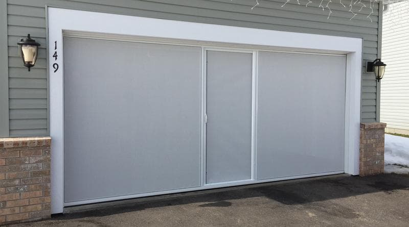 Lifestyle Screen demonstration — easy raise and lower operation